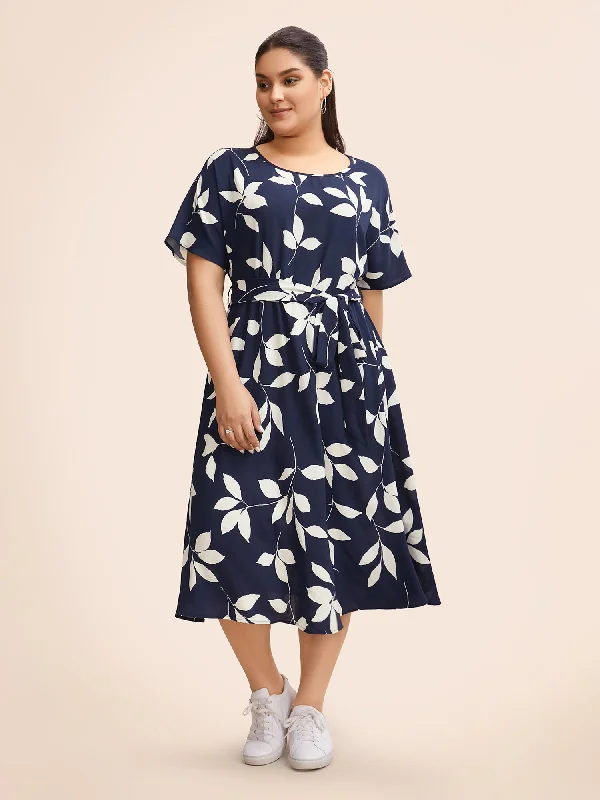 Plus size dresses with shiny threads reflect light -Leaf Print Pocket Belted Dress