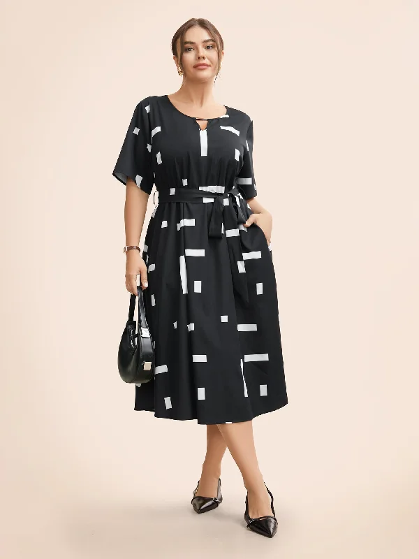 Plus size dresses with matte finishes stay subtle -Geometric Print Keyhole Pocket Midi Dress