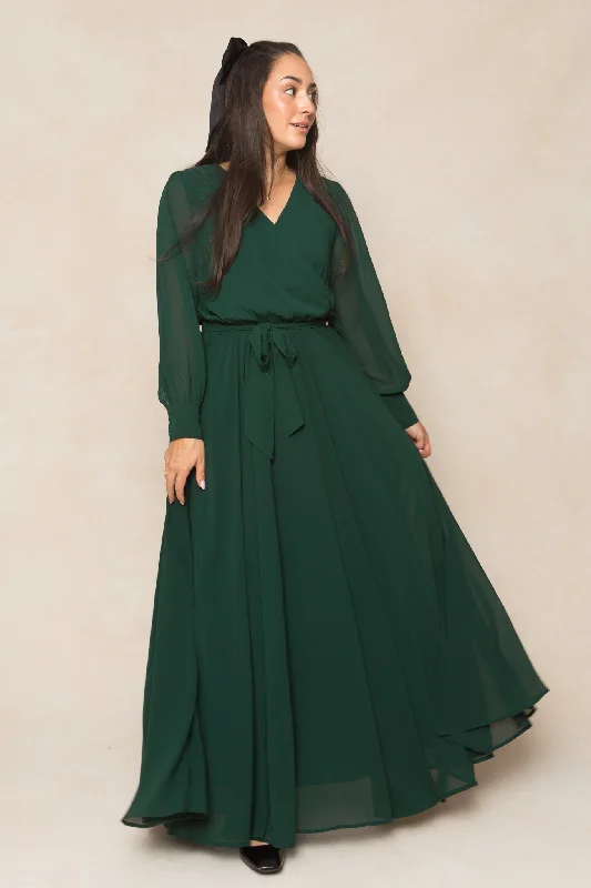 Plus size dresses with flexible fits adapt easily -Andie Dress in Emerald Chiffon