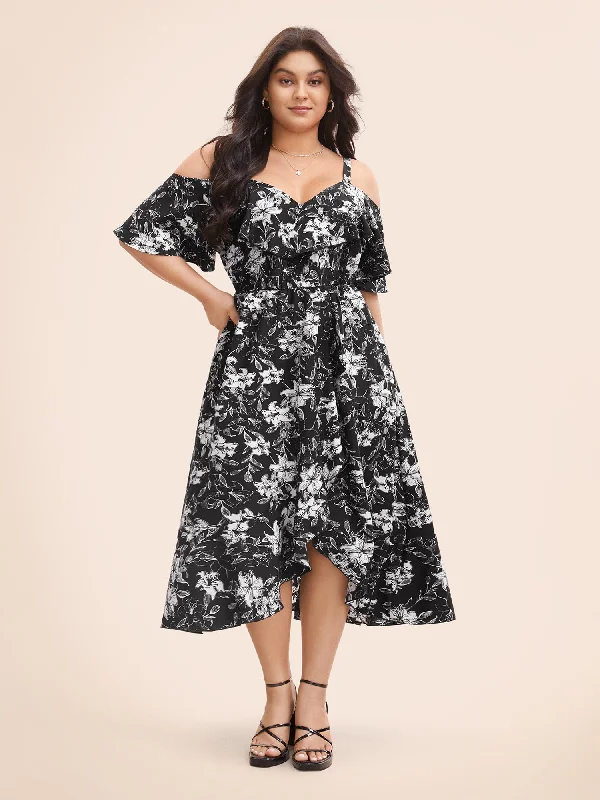 Plus size dresses with scalloped hems feel delicate -Floral Heart Neckline Ruffle Trim Dress