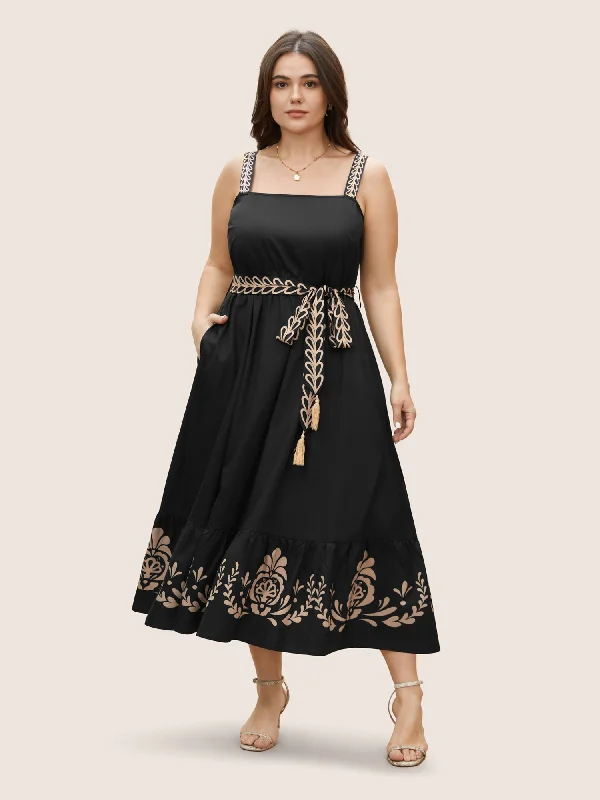 Plus size dresses featuring textured weaves add interest -Boho Print Tassel Belted Cami Dress