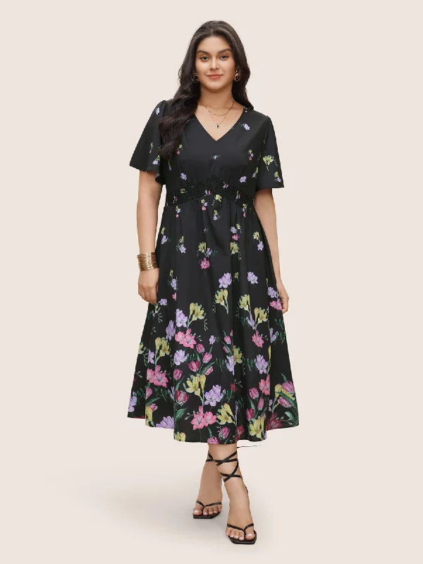 Plus size dresses with vibrant shades feel fun -Floral Print Shirred Pocket Ruffle Sleeve Dress