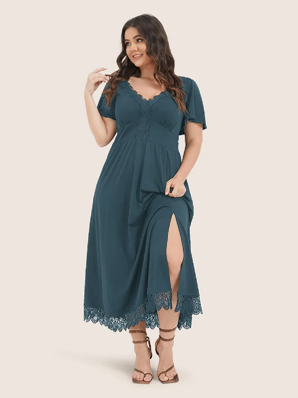 Plus size dresses with A-line cuts flatter curves -Solid Pocket Contrast Lace Split Maxi Dress