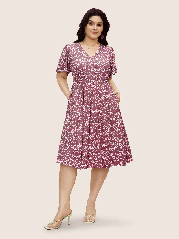 Plus size dresses with sleek silhouettes look sharp -Bloom Dress - Ditsy Floral Elastic Waist Ruffles Pocket Knee Dress