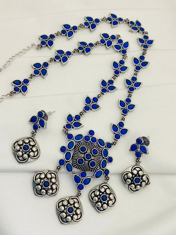 Best necklaces and pendants with intertwined designs for a symbol of unity-Attractive Blue Stone Beaded Floral Art Work Design Oxidized Silver Plated Necklace Set With Earrings