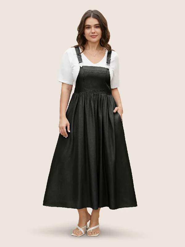 Plus size dresses featuring satin finishes feel smooth -Denim Effect Prin Gathered Patched Pocket Dress