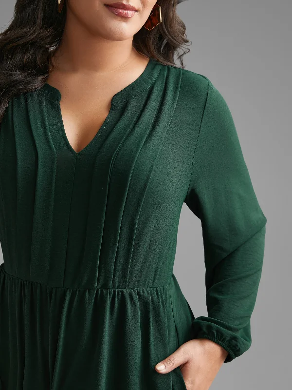 Plus size dresses in soft fabrics feel cozy -Plain Notched Pleated Midi Dress