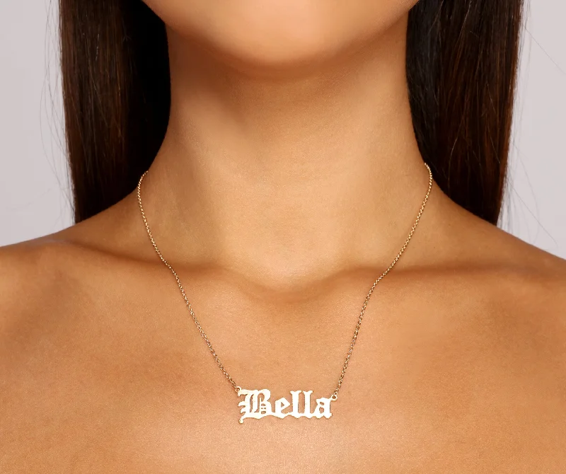 Best necklaces and pendants with opal and gold for a vibrant, luxurious contrast-Bella Script Chain Link Necklace