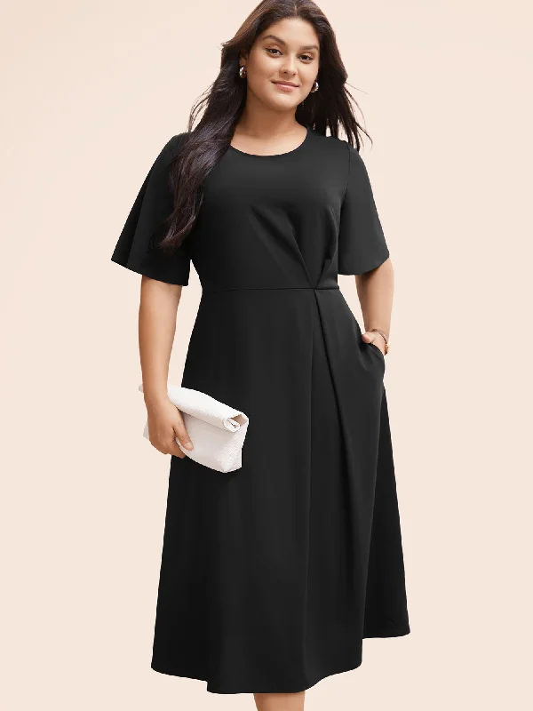 Plus size dresses with timeless charm stay chic -Plain Round Neck Plicated Detail Dress