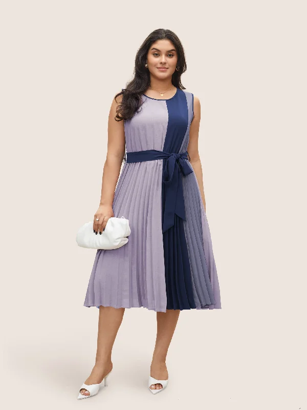 Comfortable plus size dresses for daily wear feel great -Colorblock Contrast Pleated Belted Sleeveless Dress