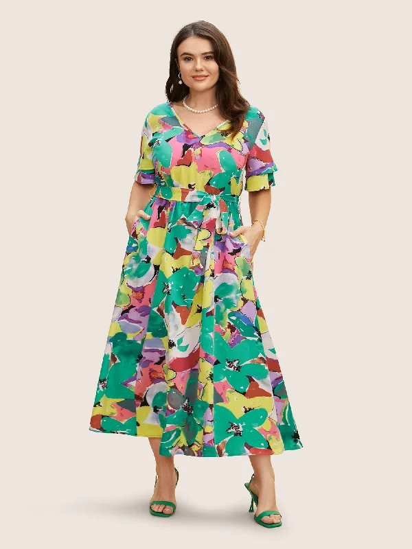 Plus size dresses with breathable fabrics stay cool -Contrast Floral Tiered Ruffle Sleeve Dress