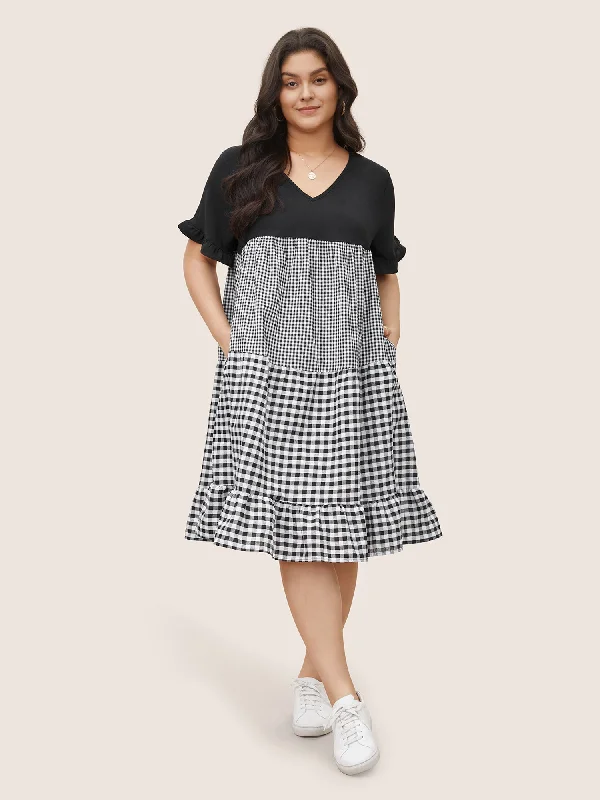 Plus size dresses for wet weather stay dry -Gingham Patchwork V Neck Pocket Ruffles Dress