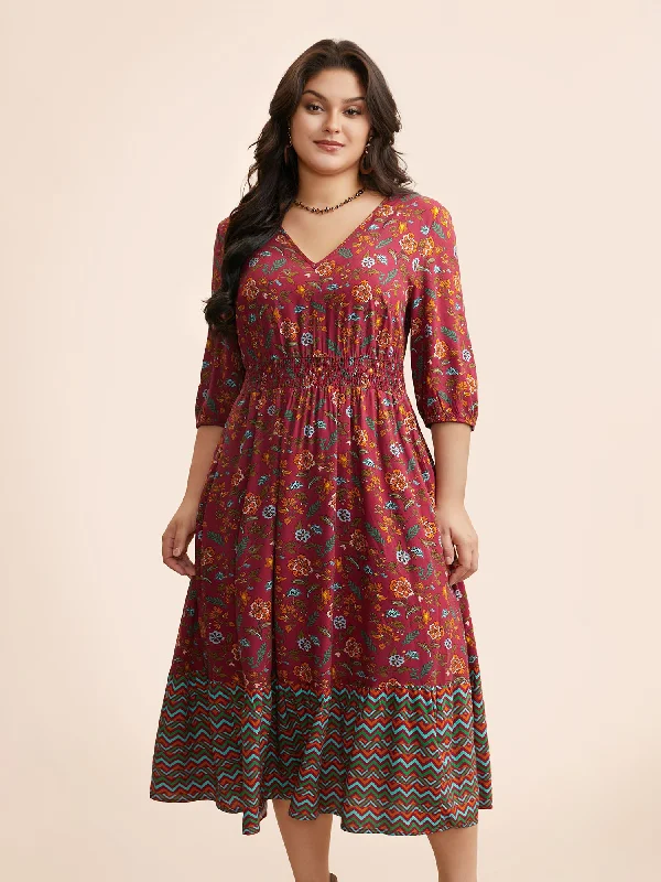 Plus size dresses with timeless charm stay chic -V Neck Bandana Print Shirred Dress