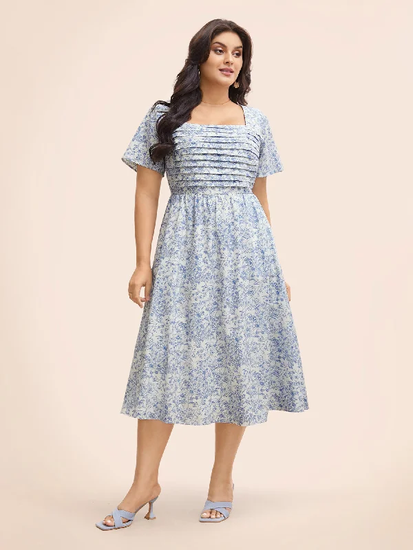 Plus size dresses featuring geometric prints are trendy -Square Neck Floral Tucked Seam Dress