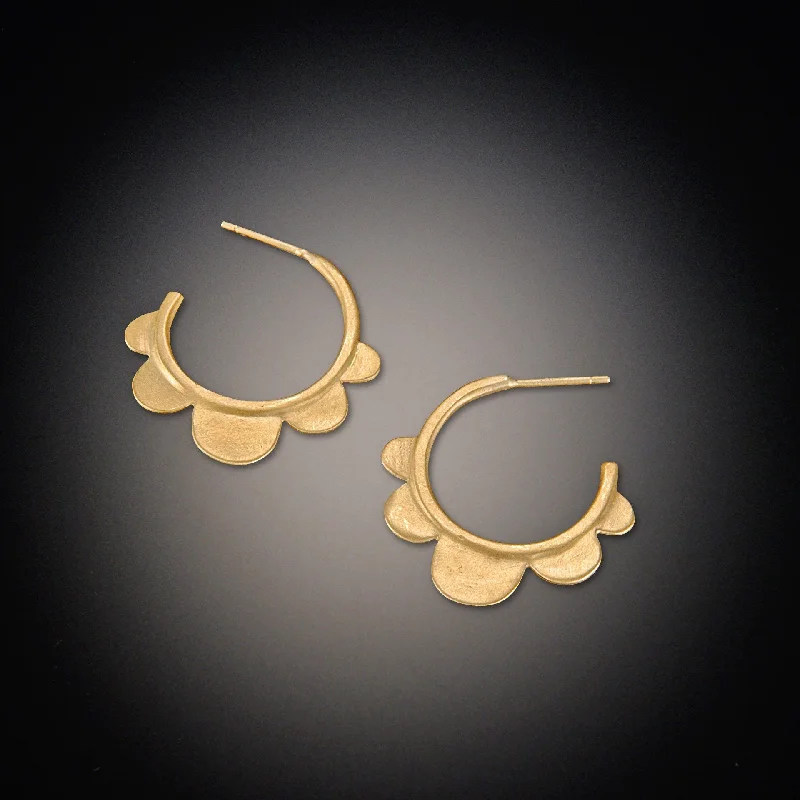 Hoop earrings with gold accents for a warm, elegant statement piece-Hoop earrings for a minimalist jewelry collection -Gold Scallop Hoop Earrings